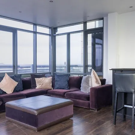 Апартаменты Guestready - Stunning Views From Millenium Tower *