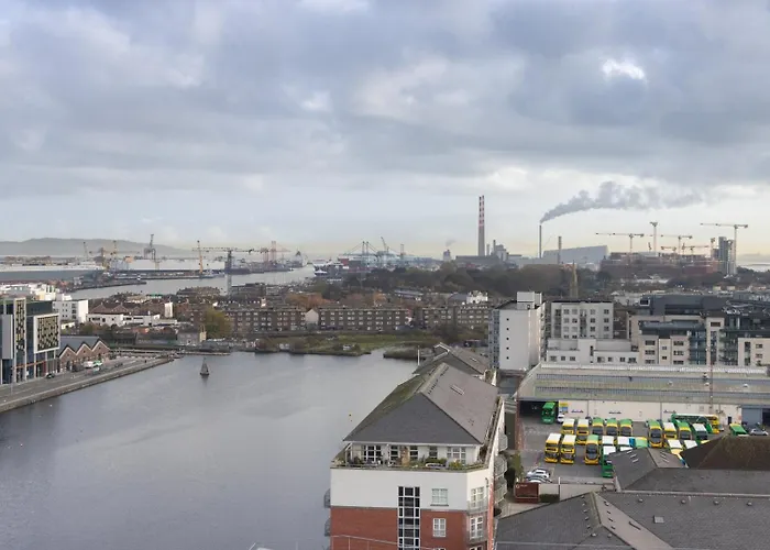 Апартаменты Guestready - Stunning Views From Millenium Tower